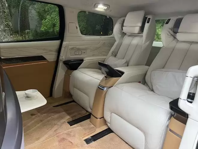 配32寸升降屏 新款别克世纪CENTURY上市53.99万起