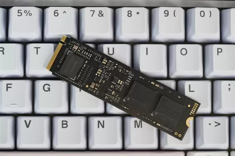 无缓PCIe5.0 SSD性能天花板！长江存储致态TiPlus9100 2TB评测：顺序读取超12G/s，4K 媲美旗舰