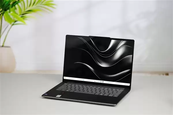 3K OLED+120Hz！联想YOGA Pro 14 Aura AI元启版图赏