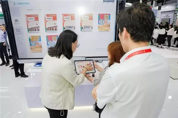 AI 教育展会火热出圈，教材同步的学习机品牌推荐