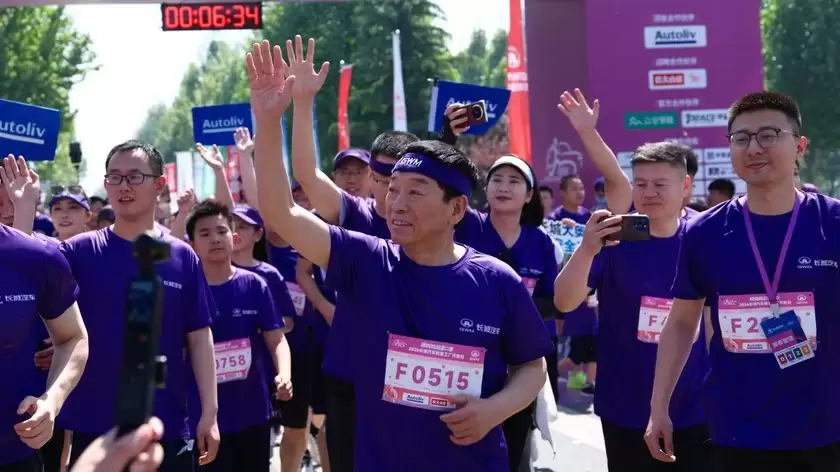 燃情奔跑，为爱打CALL！2026长城汽车智慧工厂半程马拉松暖心开赛