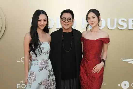 李连杰携女儿们公开亮相！满脸皱纹 面相大变