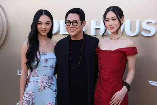 李连杰携女儿们公开亮相！满脸皱纹 面相大变