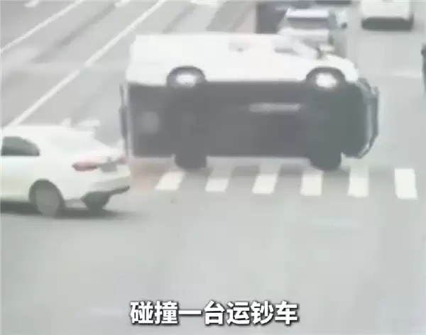 男子醉驾撞翻运钞车 交警回应：以为是来抢运钞车的