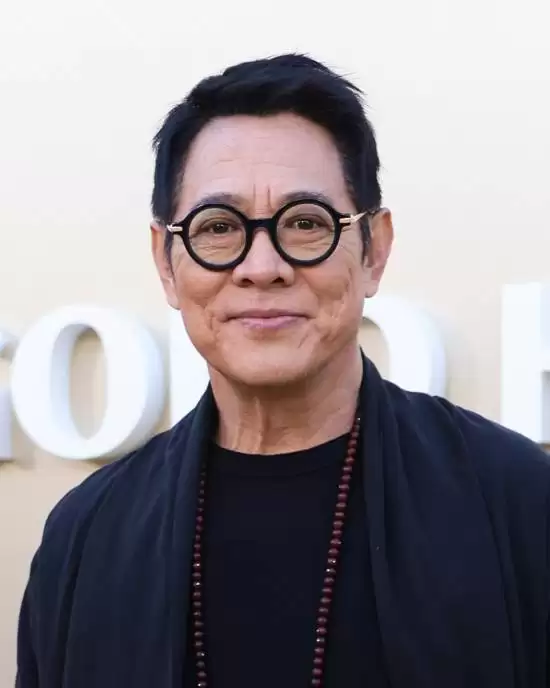 李连杰携女儿们公开亮相！满脸皱纹 面相大变