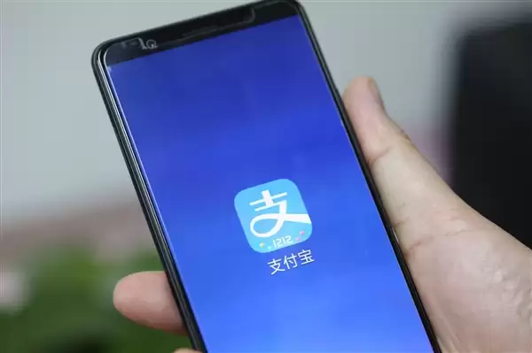 一次指令自动下单！支付宝AI付解锁淘宝代买 三步就能低价帮抢