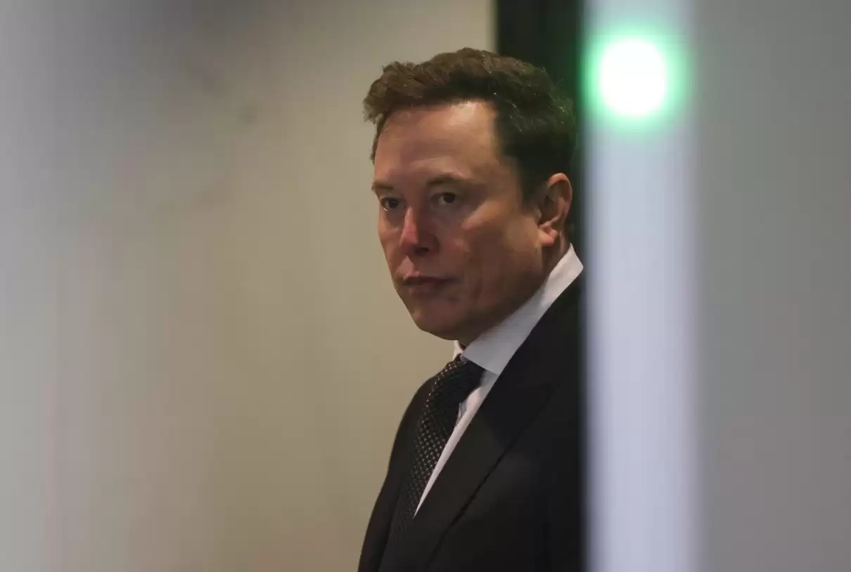 下载量大跌六成、SpaceX向对手出租算力 马斯克的AI要掉队?