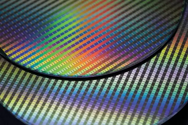 国产28nm光刻机SSA800批量交付 良率超90%？媒体辟谣：假消息！