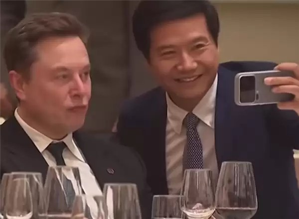 马斯克参加晚宴被指喝懵了！毛大庆：没有饮酒过量 扛不住时差的原因