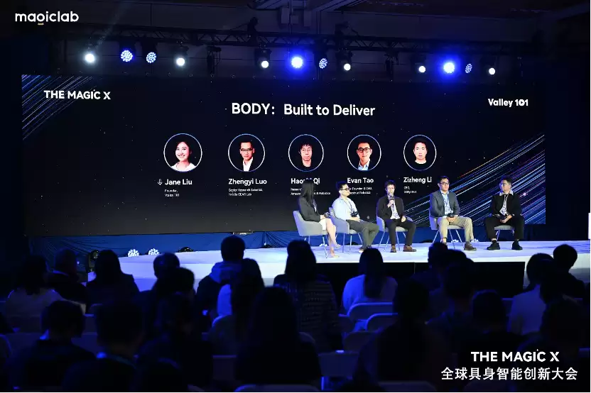 魔法原子登陆硅谷，行业首个「自进化具身大脑」发布