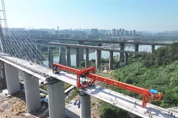成渝中线高铁全线架梁完成：时速350 成都重庆50分钟直达