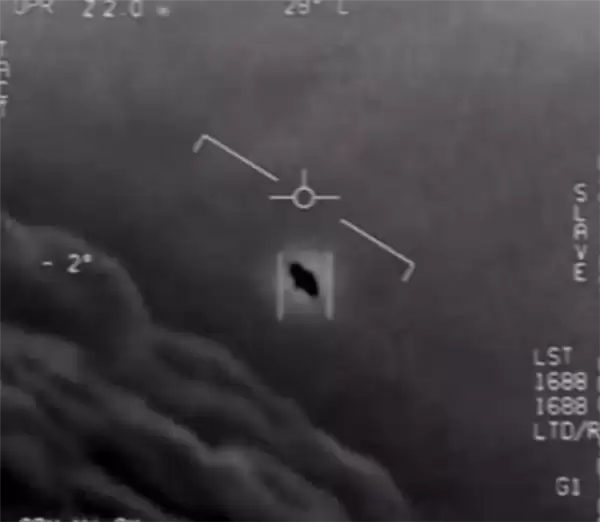 美国公布大量UFO照片被网友质疑炒冷饭！形似八芒星视频已被证伪