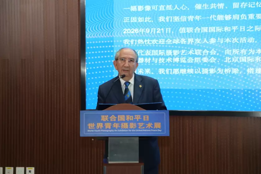 以光影致敬和平 以青春联结世界—— 以光影致敬和平 以青春联结世界——