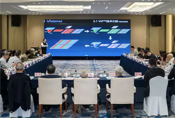 当屏幕开始“感同身受”：维信诺给出新三十年的破局之道