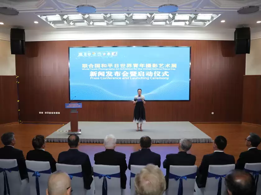以光影致敬和平 以青春联结世界—— 以光影致敬和平 以青春联结世界——