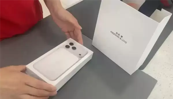 iPhone降价 胖东来联系顾客退差价：有顾客已经收到退款