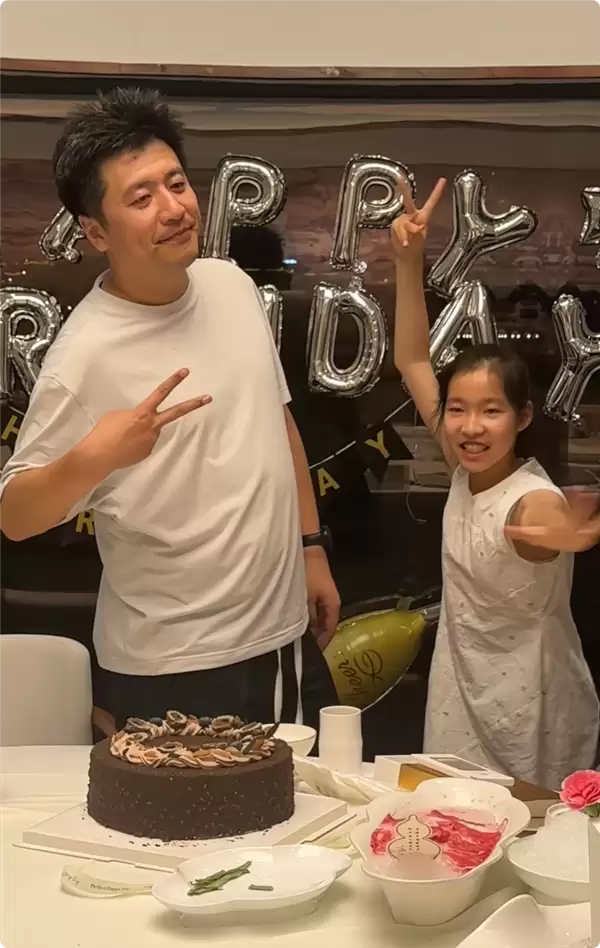 张雪峰42岁冥诞 女儿张姩菡发文:爸爸 我很想你