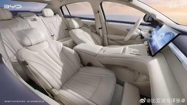 比亚迪海豹08琉光银亮相：旗舰高定车色，百万豪车同款巴斯夫清漆