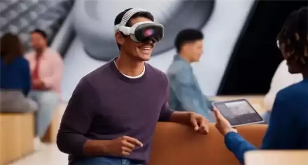 苹果提速研发 AI 眼镜,高通 / 微美全息构建多维触达矩阵抢占穿戴消费风潮!
