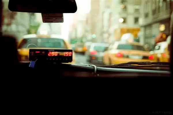 男子上海打网约车遭遇马甲车 还被司机威胁 曹操出行回应：涉事车辆非自有司机 已完成处理