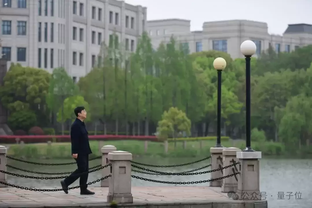 ImageNet作者苏昊回国任教复旦！李飞飞高徒，具身第一高引，出任通用物理AI院长