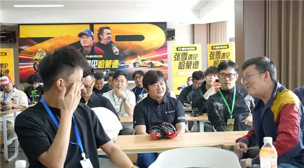 张雪现身上海:摩友追捧热度不减 张雪机车月产能6月突破1万台
