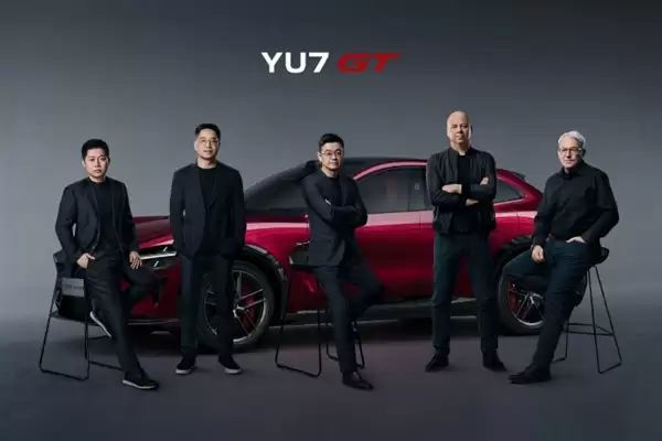 雷军晒小米 YU7 GT 团队:去年初 小米汽车开始实施管理铁三角制度