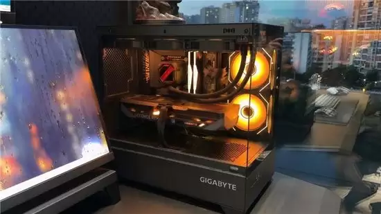 技嘉B850M主板与RTX 50系显卡装机效果图