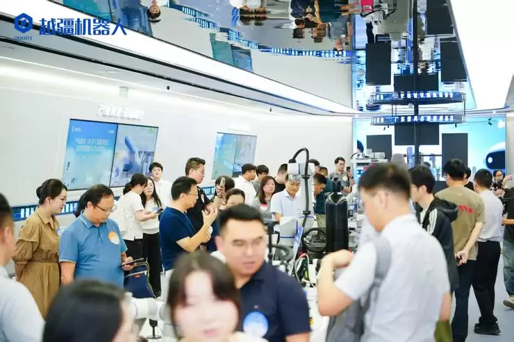 十年出货超10万台,越疆以全栈自研与数据闭环布局具身智能