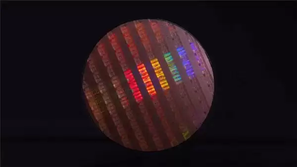 英特尔制程双线推进：Intel 18A良率稳步爬坡，Intel 14A目标2029年量产
