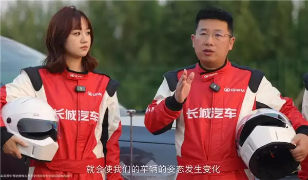 CEO上阵亲测!魏牌V9X 221.8km/h双轮同步爆胎挑战成功:创下全球纪录