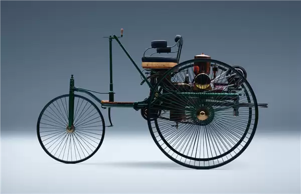 世界上第一台汽车“奔驰1号”现身北京车展！现场演示启动、行驶