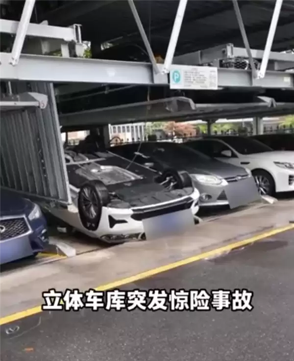 立体停车库缆绳突然断裂 宝马车刚升上二层就高空坠落 目击者回应