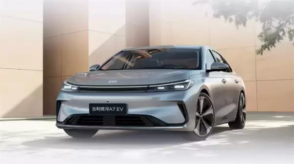 贴身比亚迪秦PLUS 吉利银河A7 EM/EV双车上市:8.98万起
