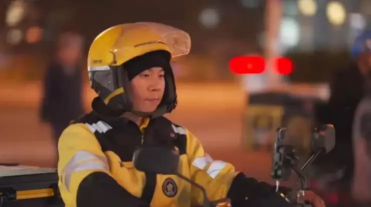 “还债骑手”被强制下线240次:“开始我很反感过劳提醒,影响赚钱”