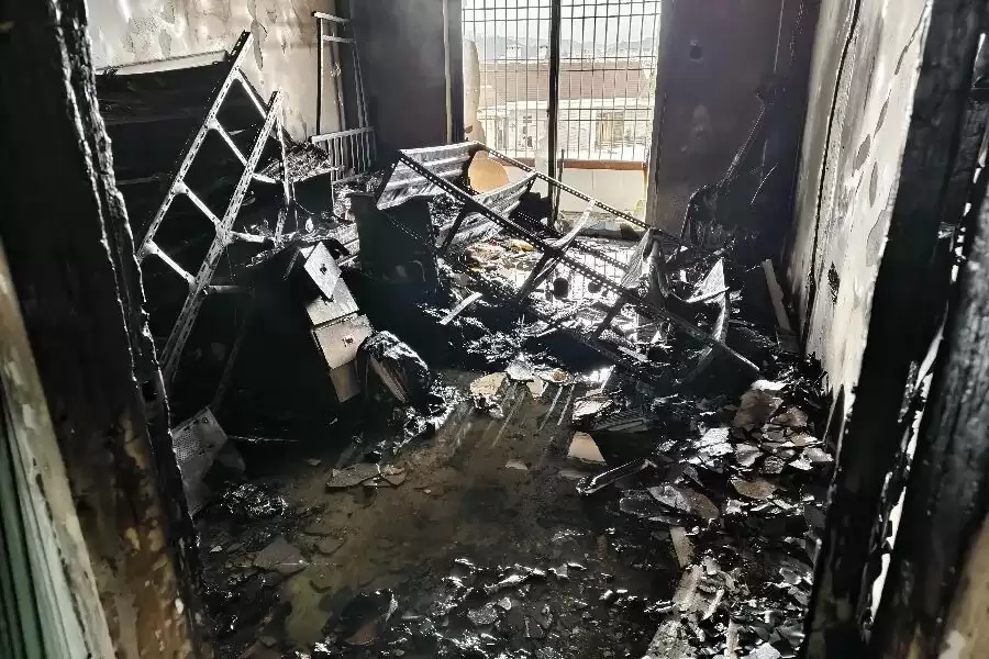 福建泉州一住宅的电脑主机突然自燃 房间付之一炬