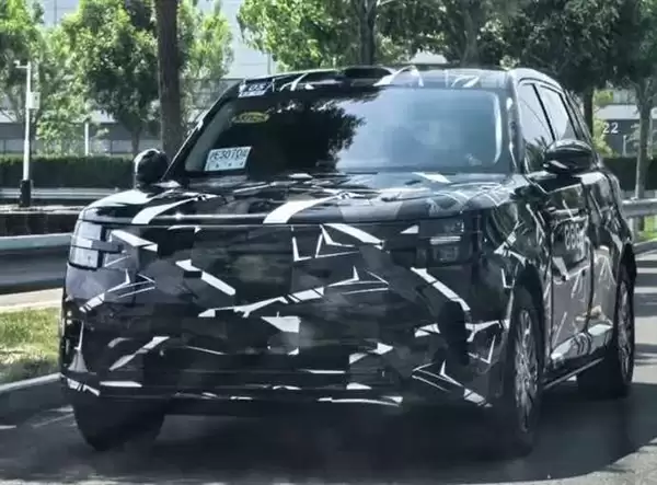 卢伟冰回应小米全新测试车:并非YU9!年内会上市