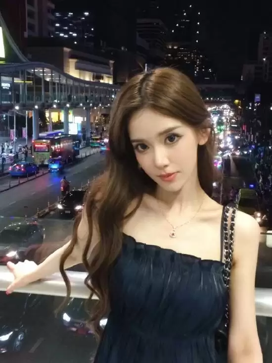 颜值网红迅猛龙开付费直播引争议!美女本人回应来了
