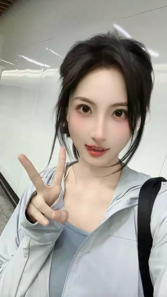 LPL美女解说买蜘蛛侠皮衣:货不对板疯狂吐槽