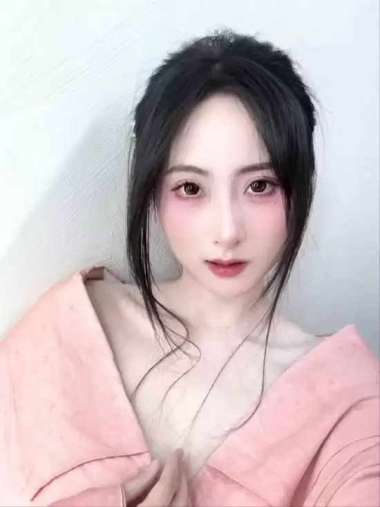 LPL美女解说买蜘蛛侠皮衣:货不对板疯狂吐槽