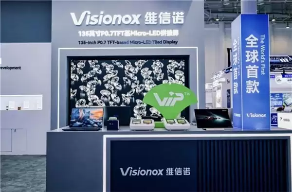 “金”准发力｜“中国屏”智联全球 维信诺亮相 2026 金砖工业革命展