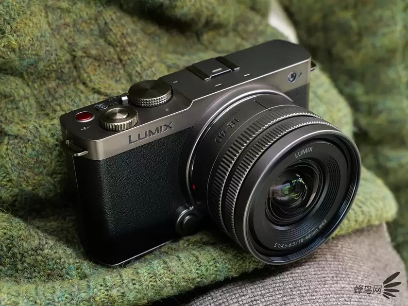 小美好,轻上镜|LUMIX S 40mm F2 正式发布,S9新色同步登场 小美好,轻上镜|LUMIX S 40mm F2 正式发布,S9新色同步登场