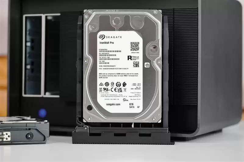 性能媲美SSD！希捷雷孜LaCie 8big Pro5 评测：专业创作的终极存储方案