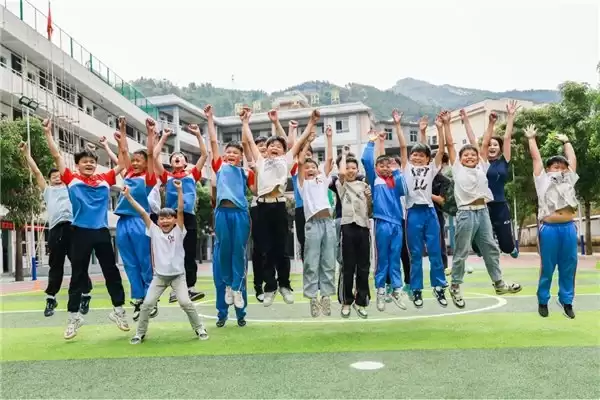 大显神通!联想AI赋能瑶乡足球少年打造专属“战袍”