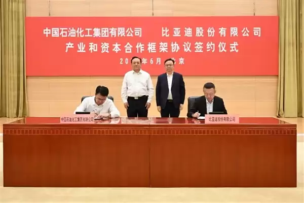 比亚迪、中石化合作:敲定三大领域 加油站变身快充站