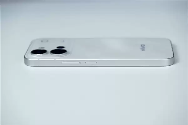 星星海梦幻外观+4K原生实况!vivo S60手机全面评测:一台懂年轻人日常需求的轻旗舰