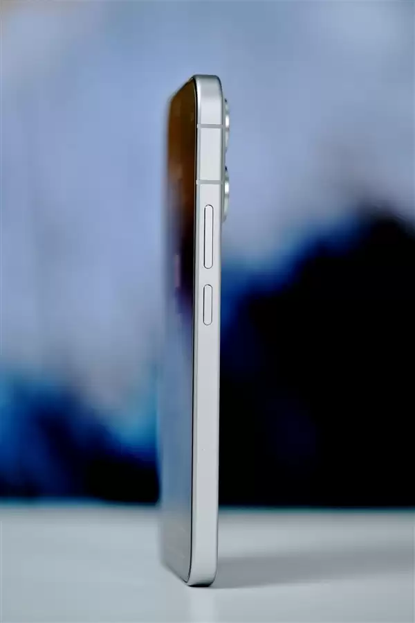 星星海梦幻外观+4K原生实况!vivo S60手机全面评测:一台懂年轻人日常需求的轻旗舰