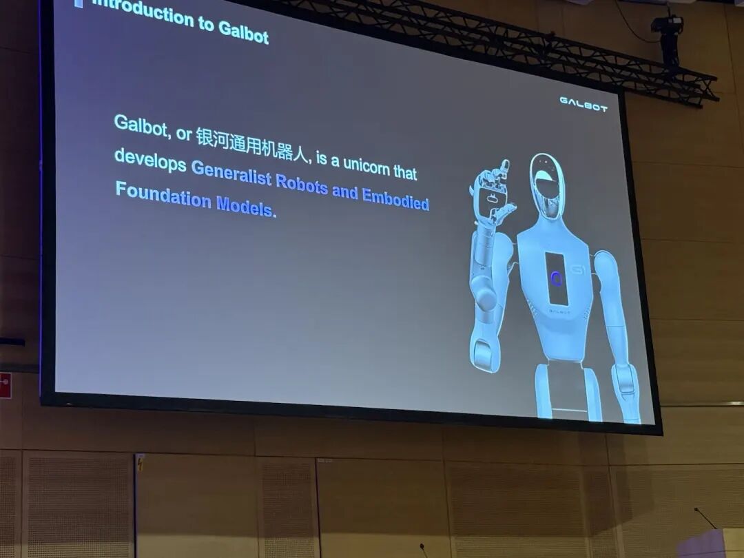 银河通用创始人王鹤：具身智能正迈向专属的「AlphaGo时刻」与「ChatGPT时刻」 
