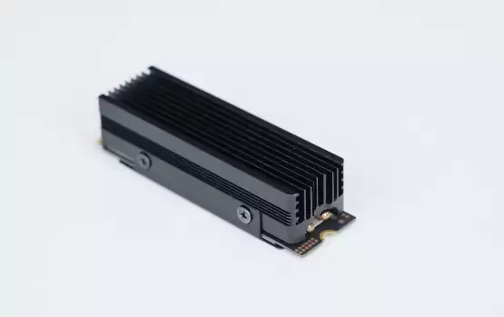 AI PC最强存储搭档!雷克沙NM1090 PRO 8TB固态评测:14400MB/s满速不缩水