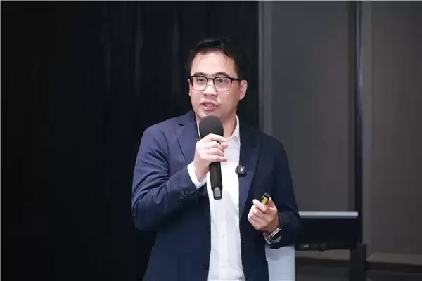 AI 走进鸡舍，也要写进财报：零一万物和正大集团想证明 AI 真能干活